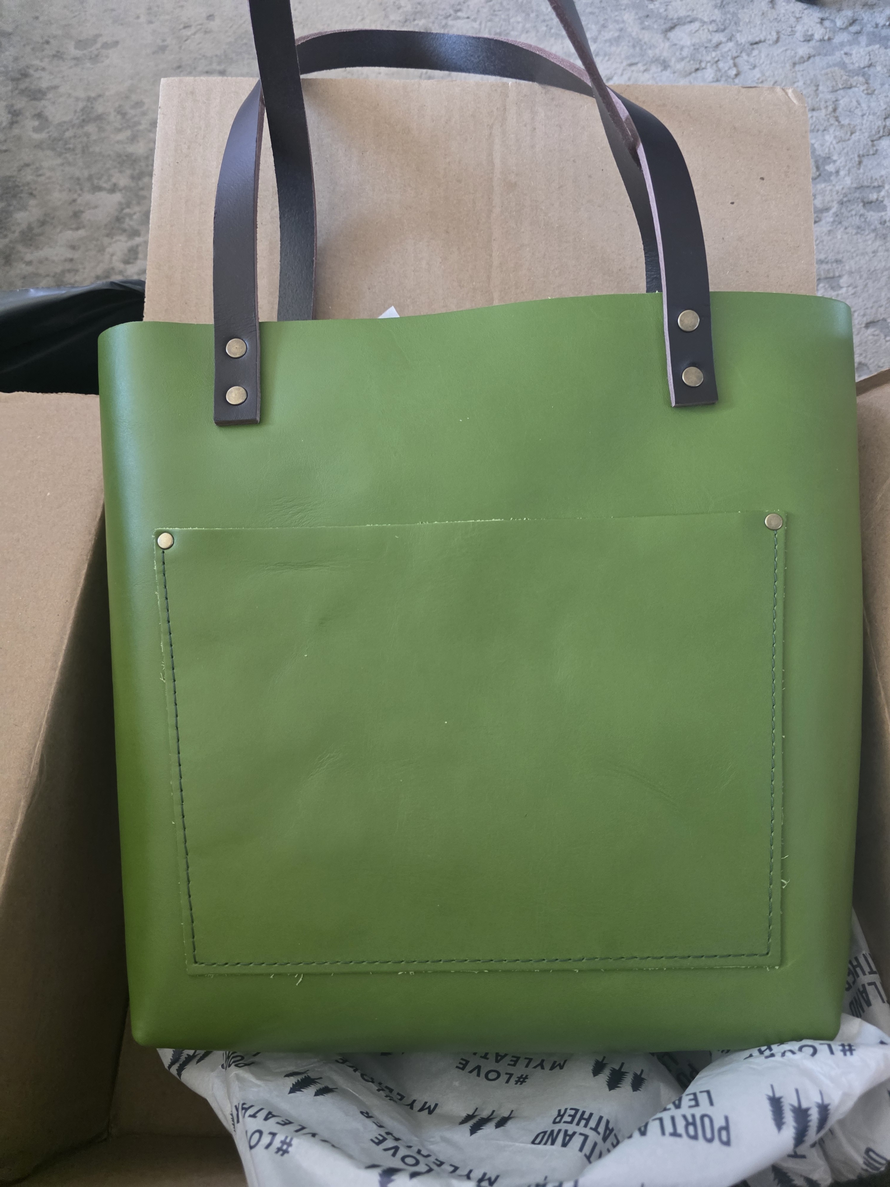 New Portland Leather Green Apple Medium Classic Tote Bag C Sale